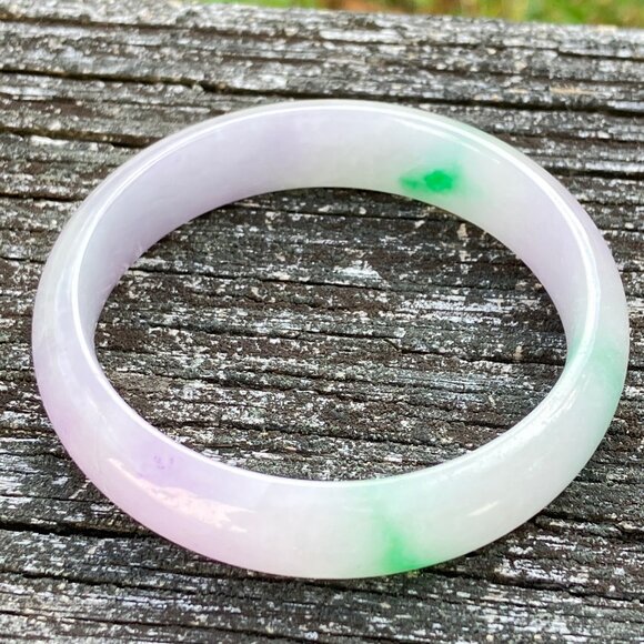 Small Pale Lavender Jade Domed Bangle Bracelet - Picture 1 of 12
